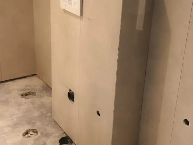 Concealed cistern unit installation before wall tiling