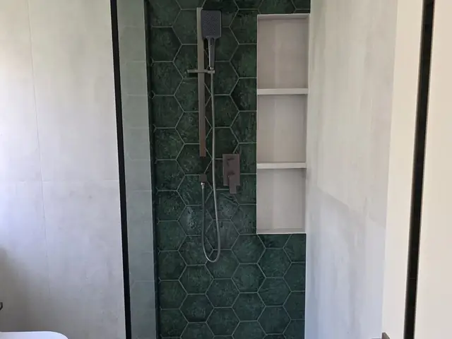 Walk-in shower with hexagon tile and rain shower head