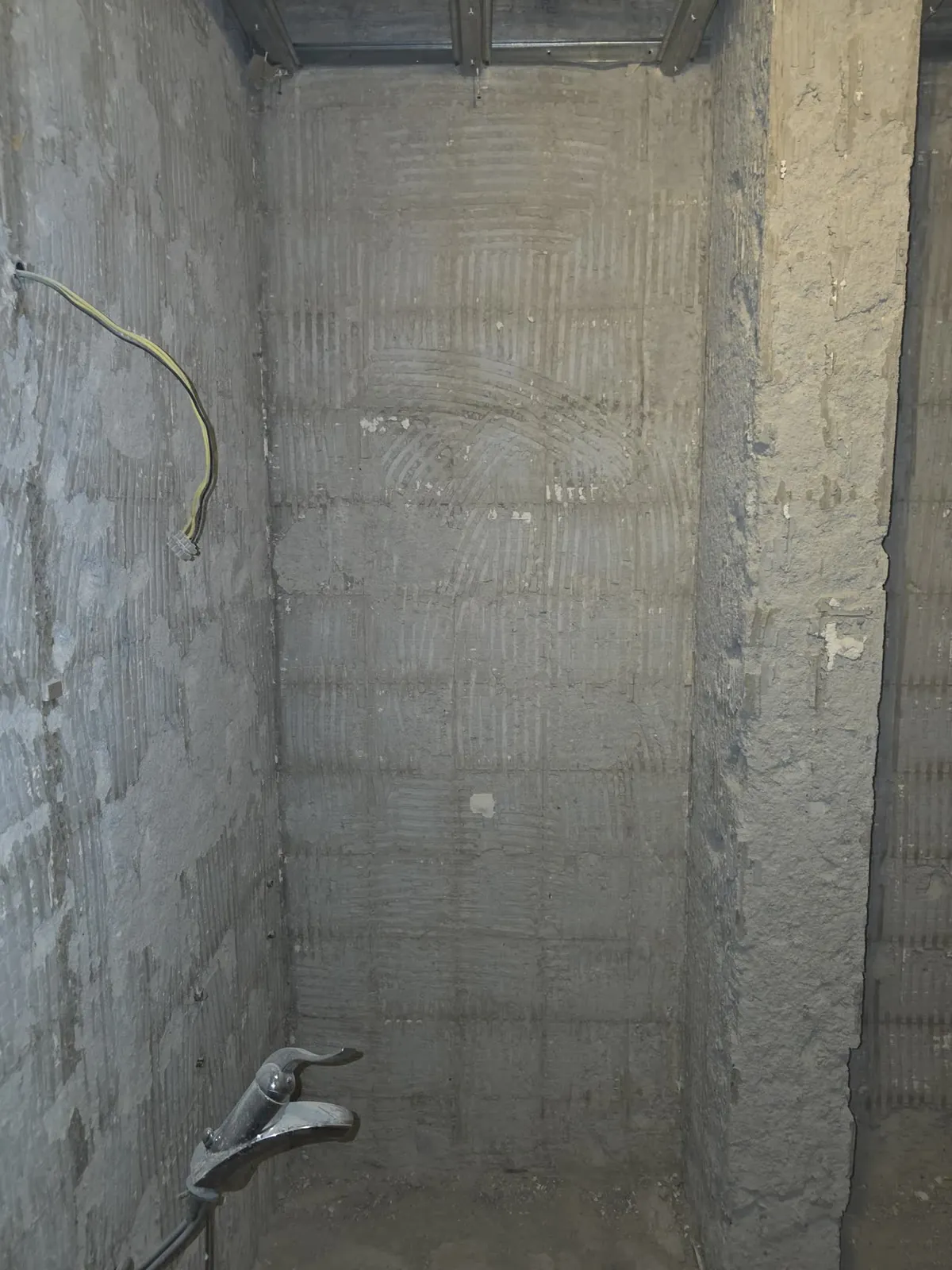 Deema villa bathroom before renovation in Dubai