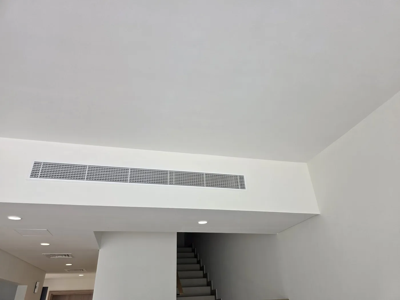 Ducted AC linear diffuser installation in villa ceiling