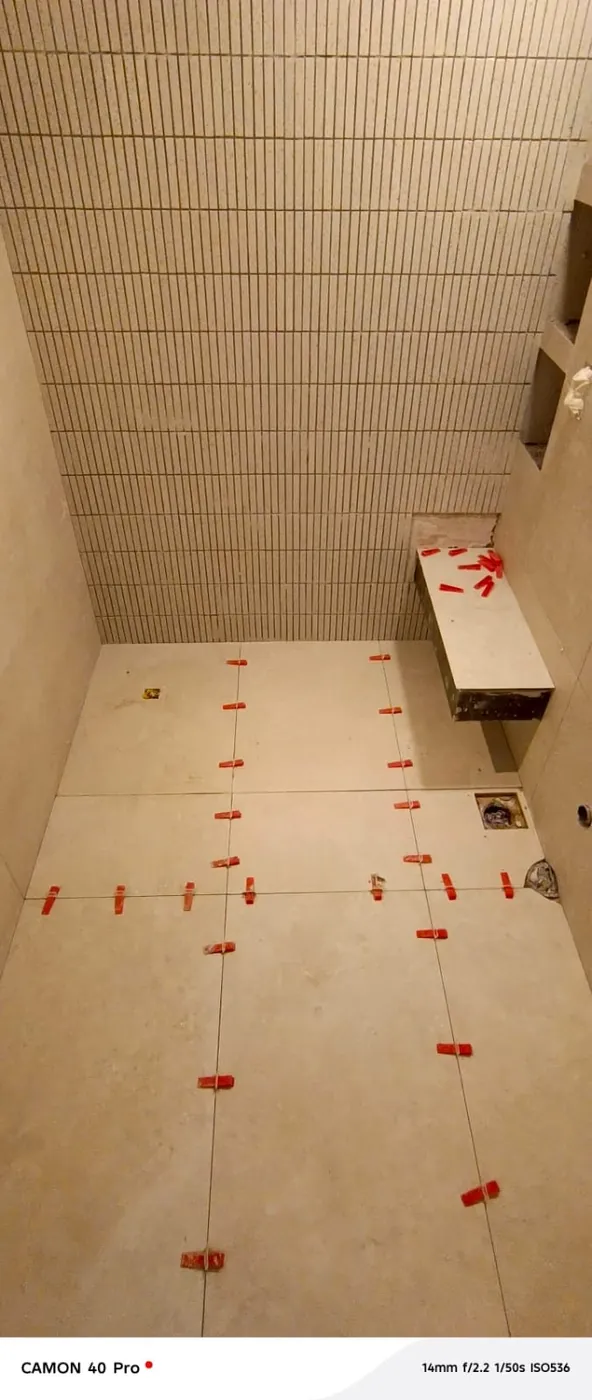 Bathroom wall and floor tiling with leveling clips
